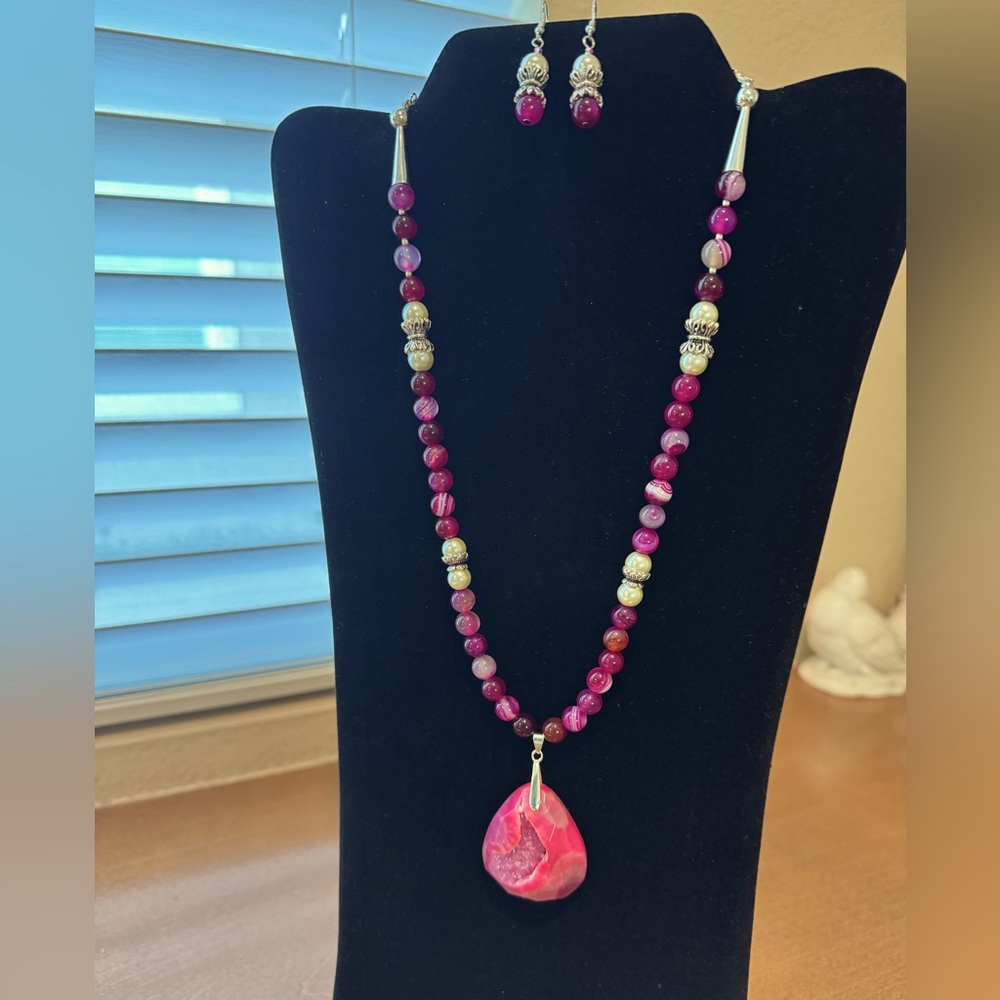Pink Geode Pendant, Striped Agate & Simulated Pearl Necklace & Earrings Set
